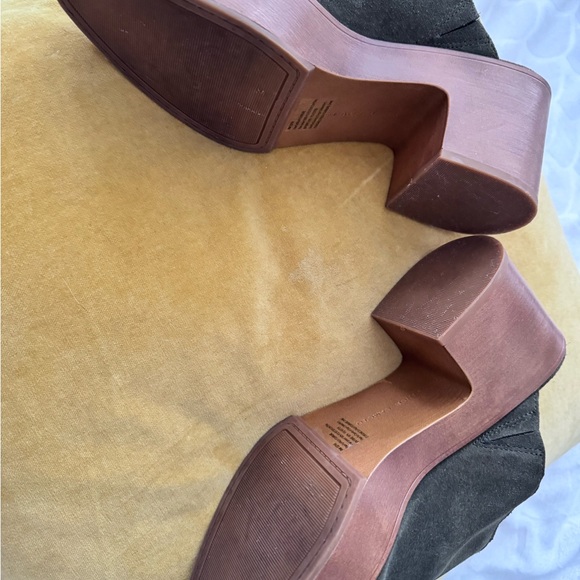 Vince Camuto Olive Suede Platform Mules with a Brown Heel - Picture 3 of 5